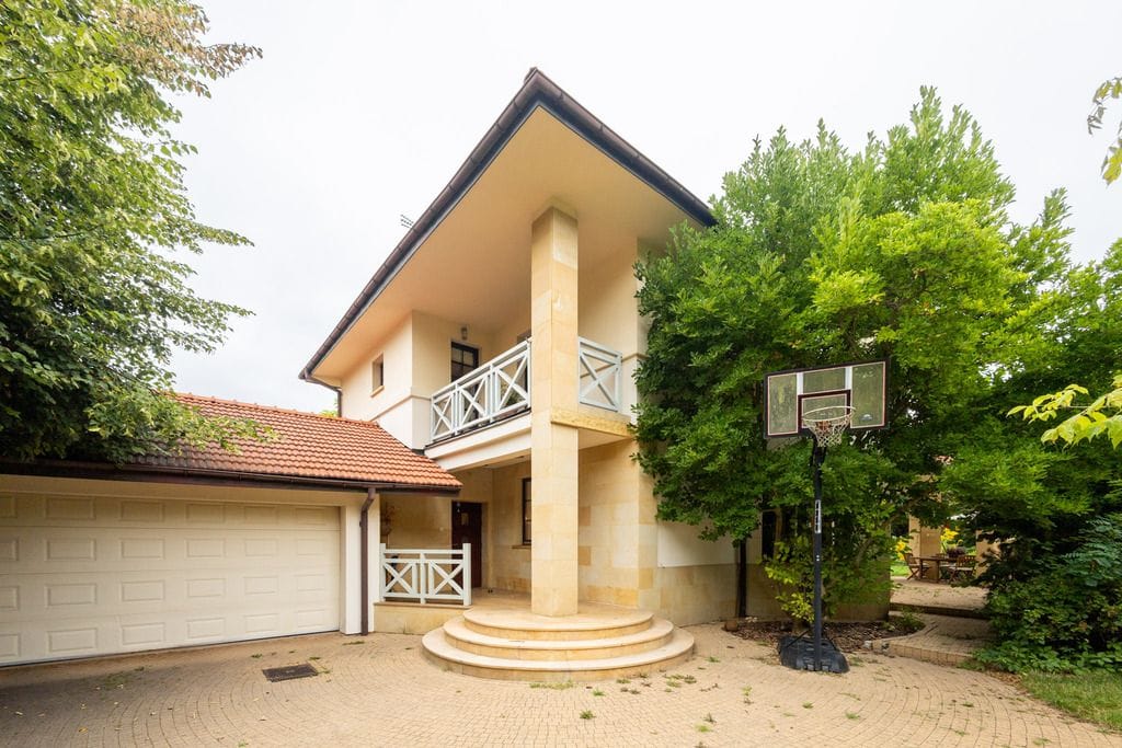 Dom 6 pokojowe na Sprzedaż