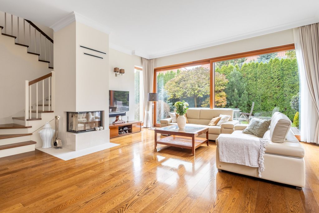 Dom 6 pokojowe na Sprzedaż