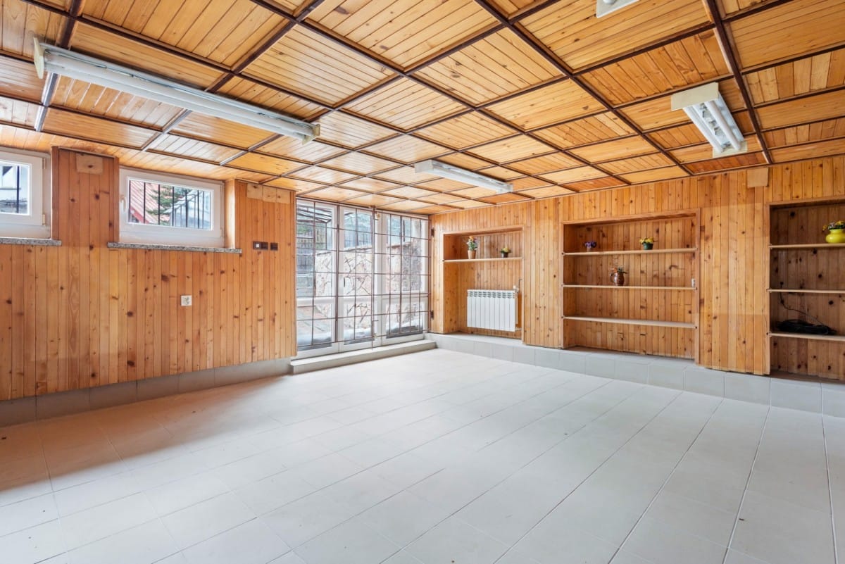 Dom 8 pokojowe na Sprzedaż