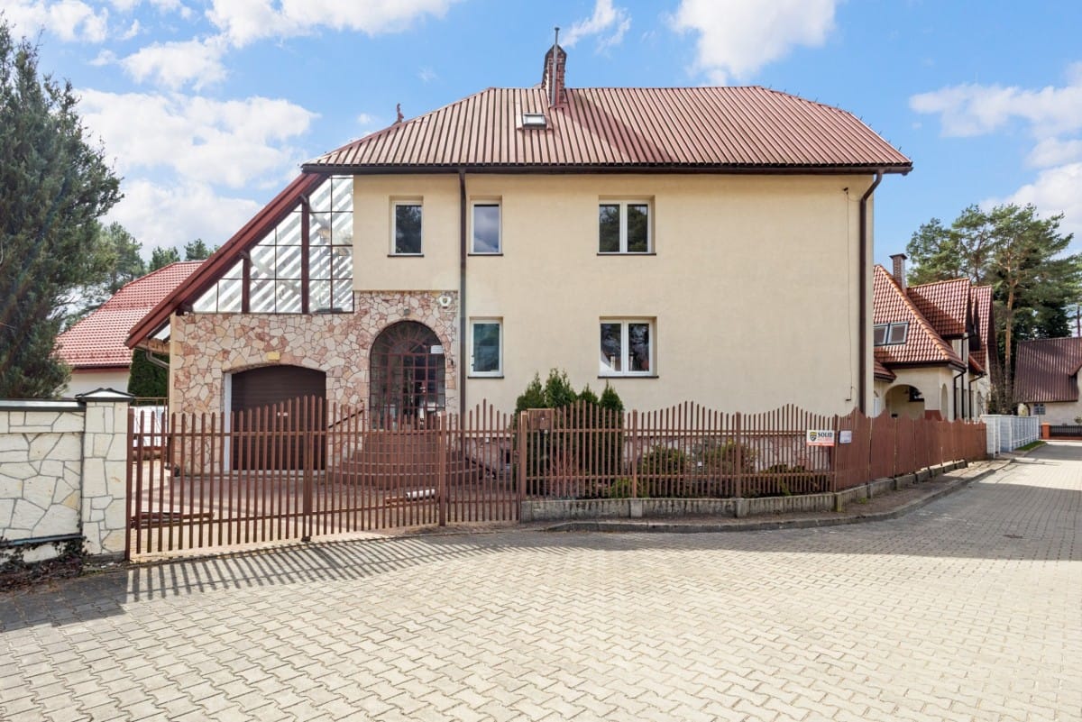 Dom 8 pokojowe na Sprzedaż