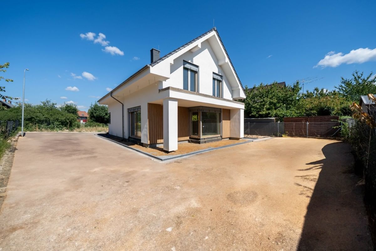 Dom 5 pokojowe na Sprzedaż
