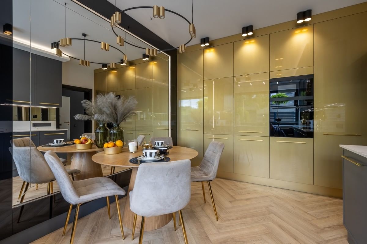 Dom 4 pokojowe na Sprzedaż