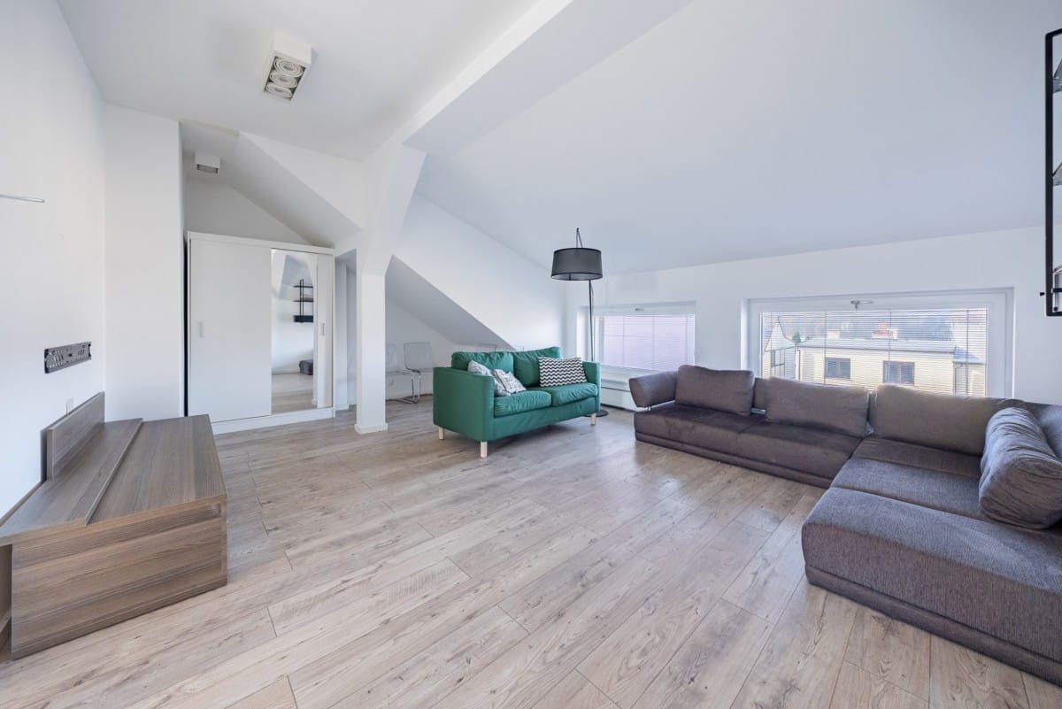 Lokal użytkowy  pokojowe na Sprzedaż