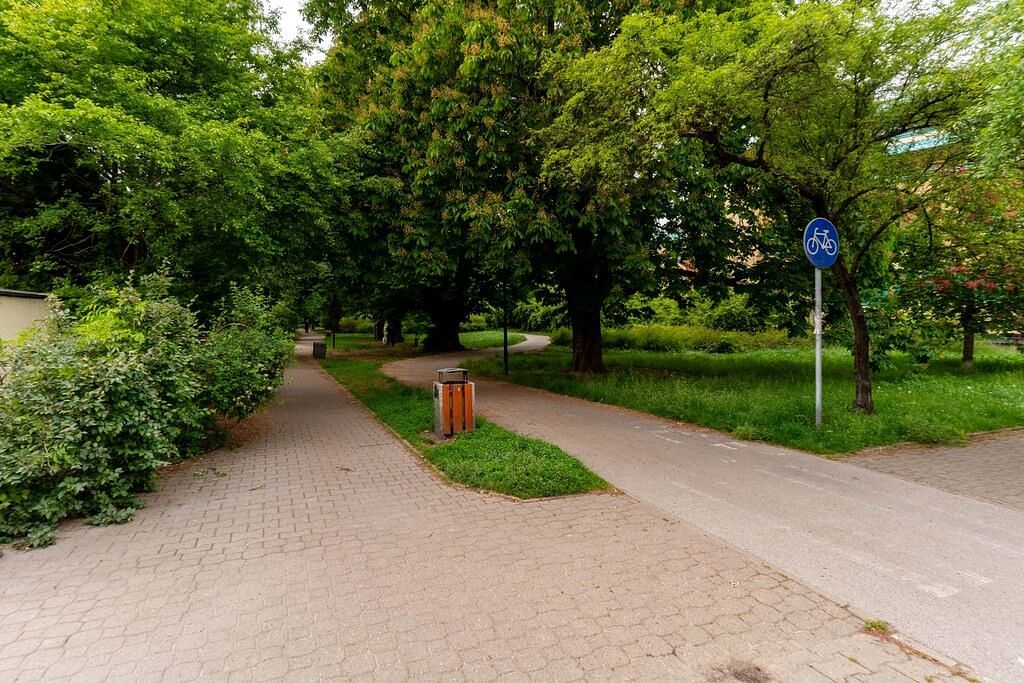 Lokal użytkowy  pokojowe na Sprzedaż