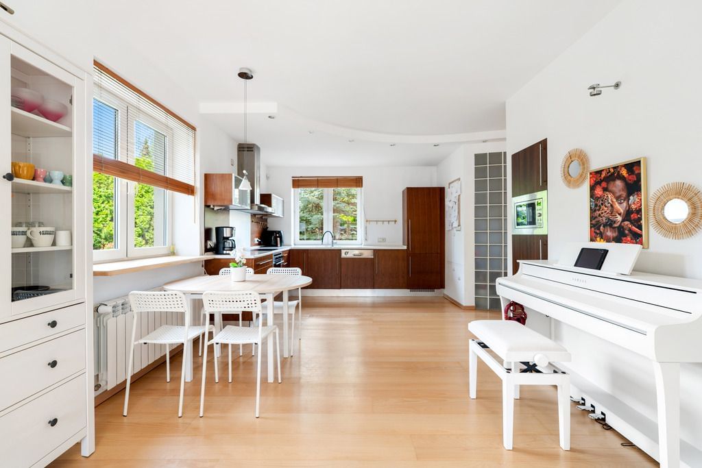 Dom 6 pokojowe na Sprzedaż