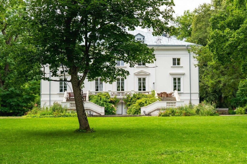 Dom 17 pokojowe na Sprzedaż