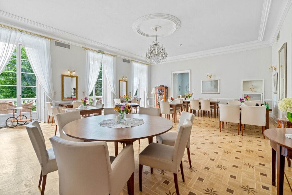 Dom 17 pokojowe na Sprzedaż