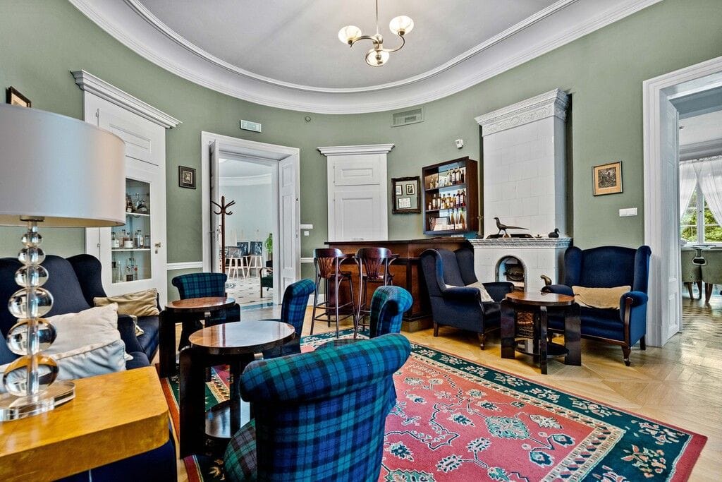 Dom 17 pokojowe na Sprzedaż