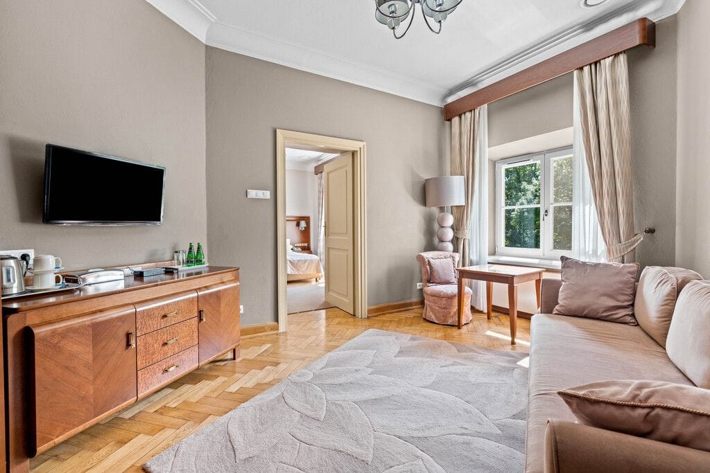 Dom 17 pokojowe na Sprzedaż