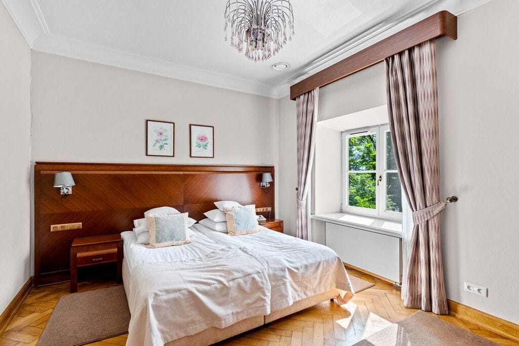 Dom 17 pokojowe na Sprzedaż