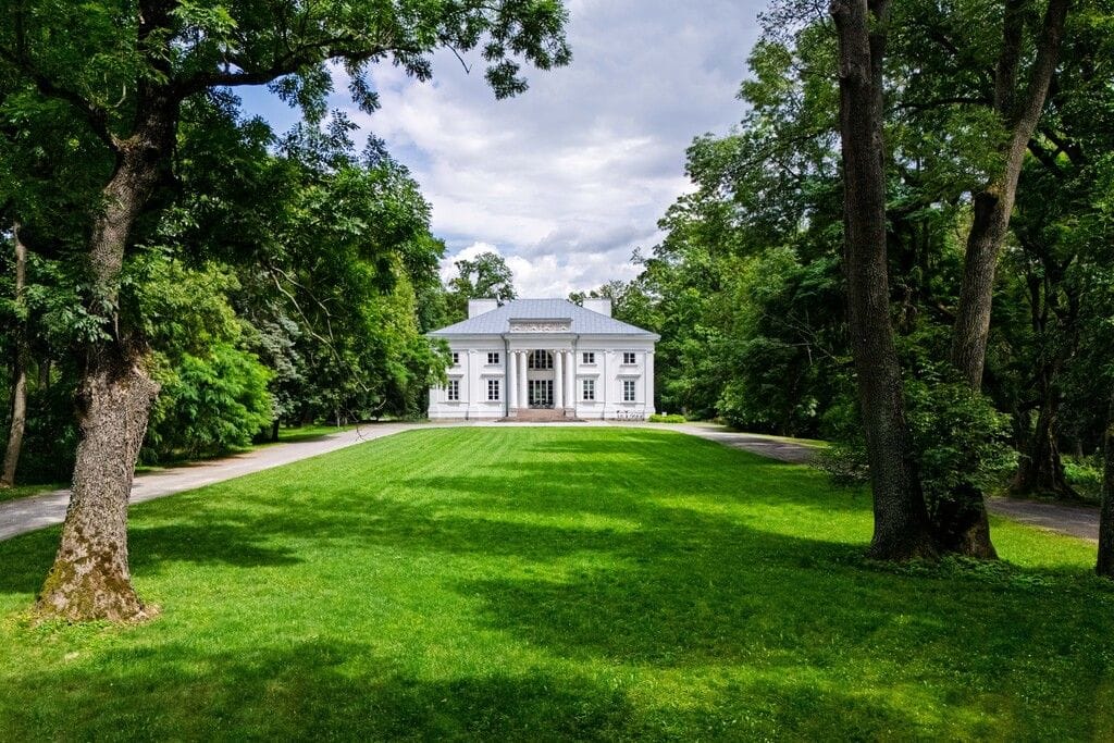 Dom 17 pokojowe na Sprzedaż