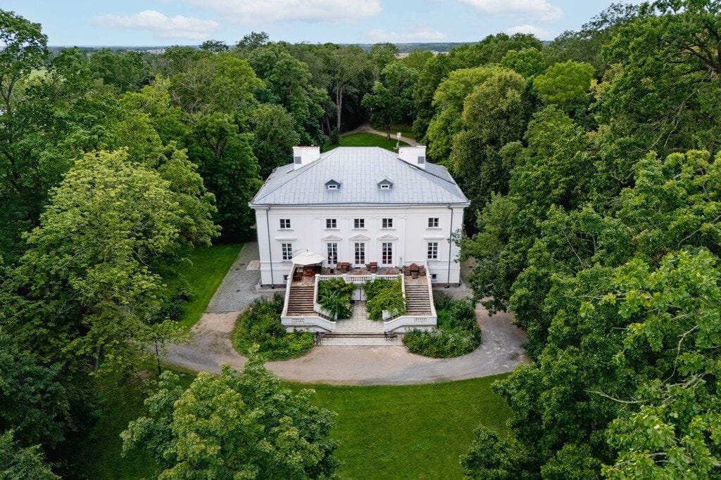 Dom 17 pokojowe na Sprzedaż