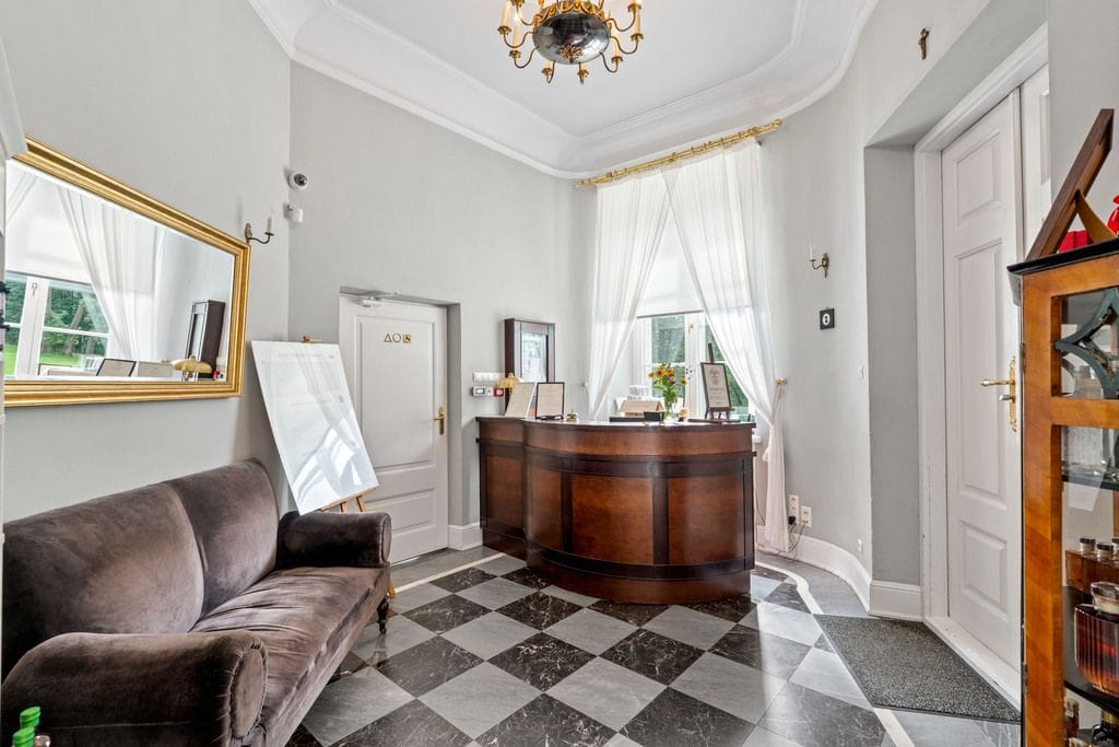 Dom 17 pokojowe na Sprzedaż