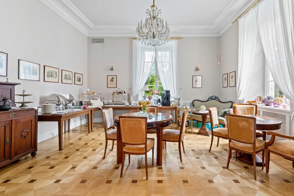 Dom 17 pokojowe na Sprzedaż