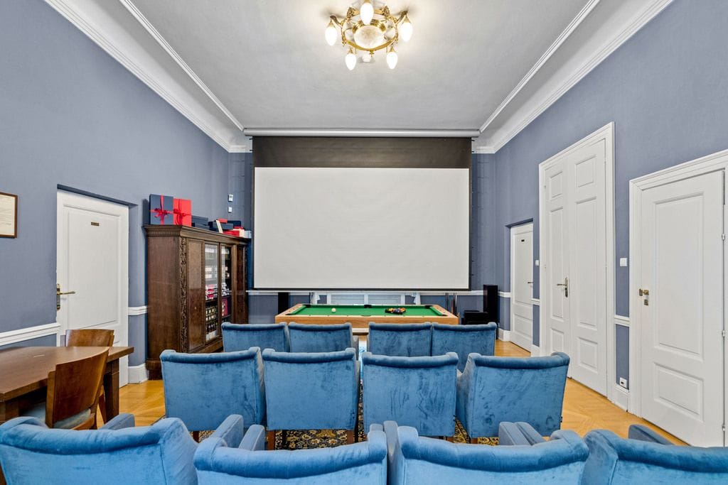 Dom 17 pokojowe na Sprzedaż