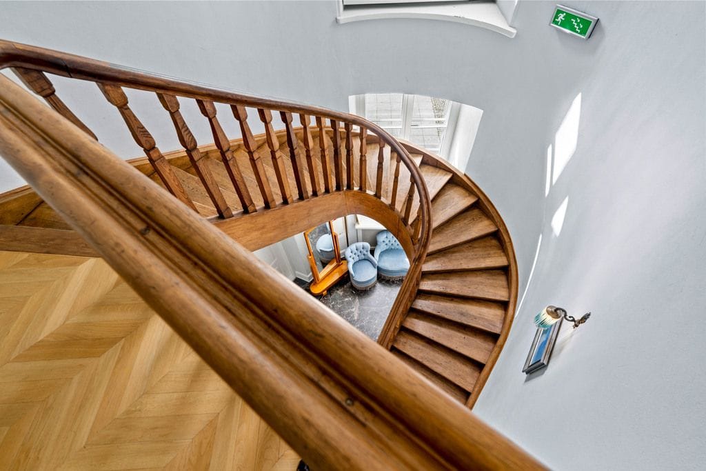 Dom 17 pokojowe na Sprzedaż