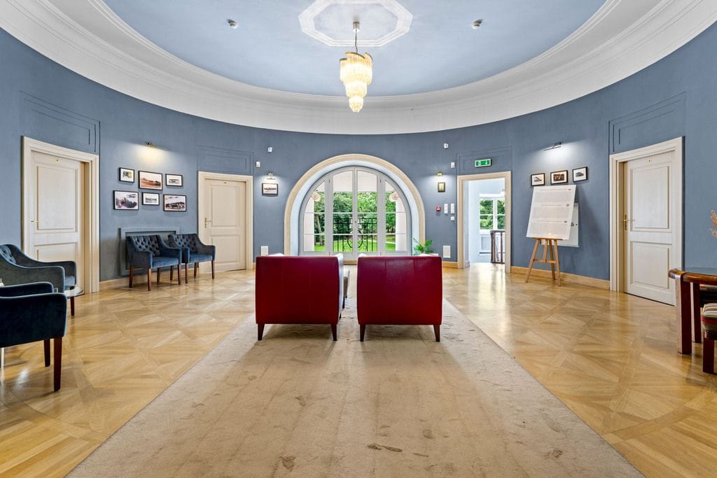 Dom 17 pokojowe na Sprzedaż