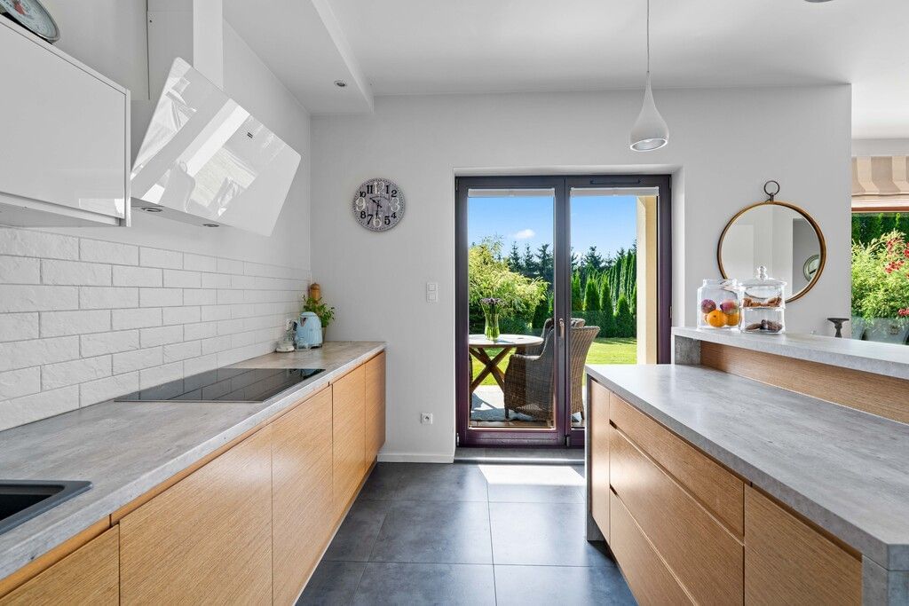 Dom 8 pokojowe na Sprzedaż