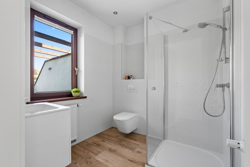 Dom 8 pokojowe na Sprzedaż