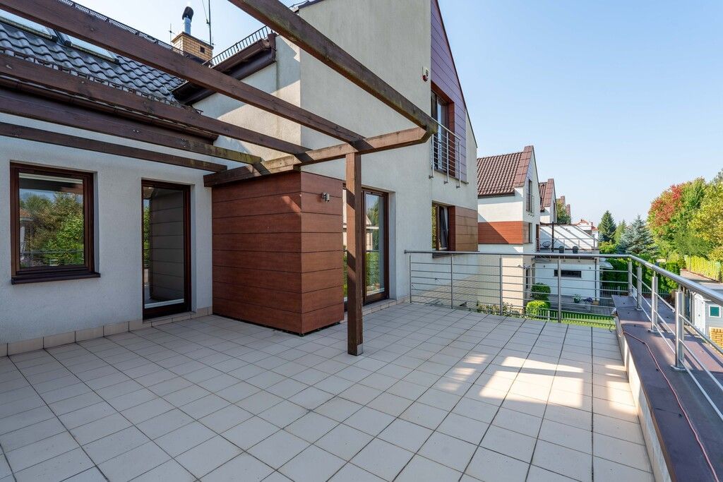 Dom 8 pokojowe na Sprzedaż