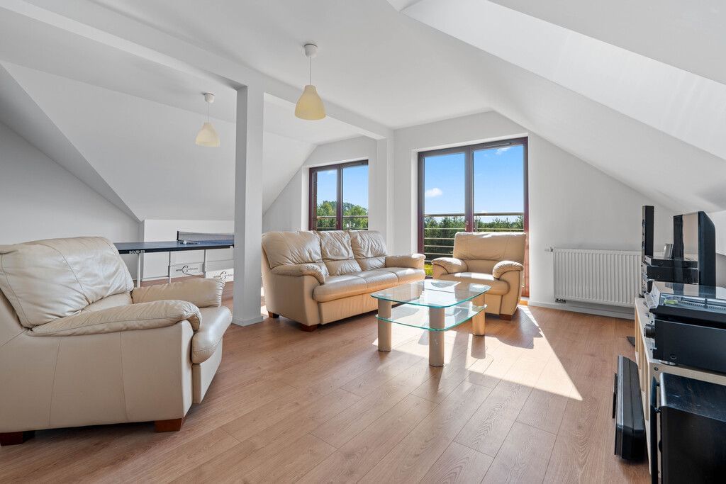 Dom 8 pokojowe na Sprzedaż