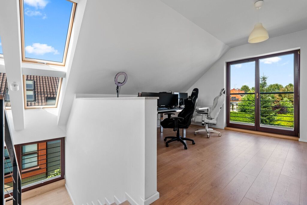 Dom 8 pokojowe na Sprzedaż