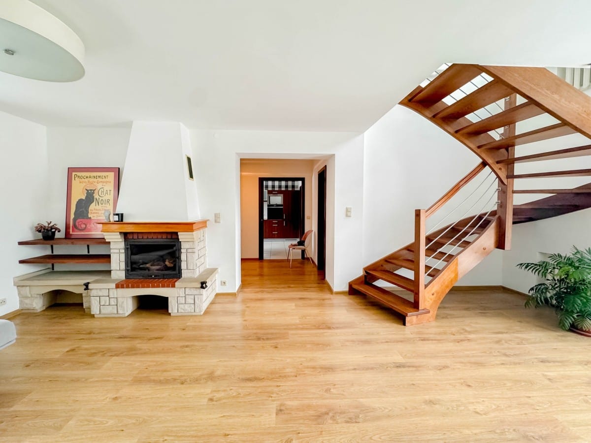 Dom 6 pokojowe na Sprzedaż