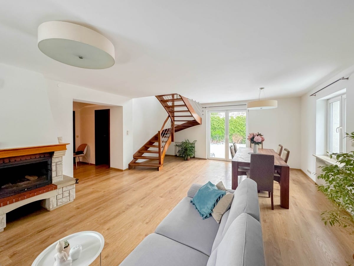 Dom 6 pokojowe na Sprzedaż