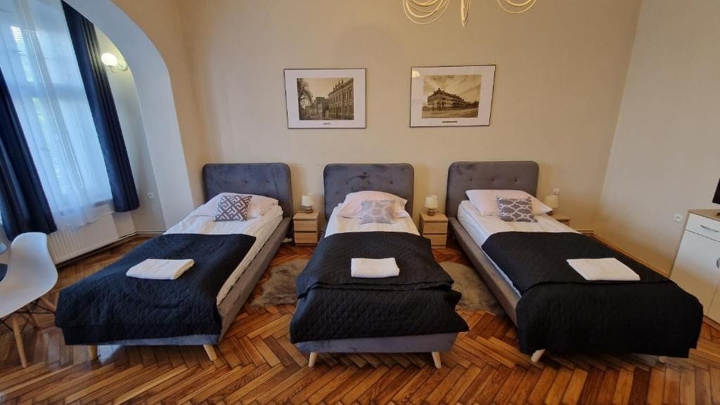 Mieszkanie 10 pokojowe na Sprzedaż