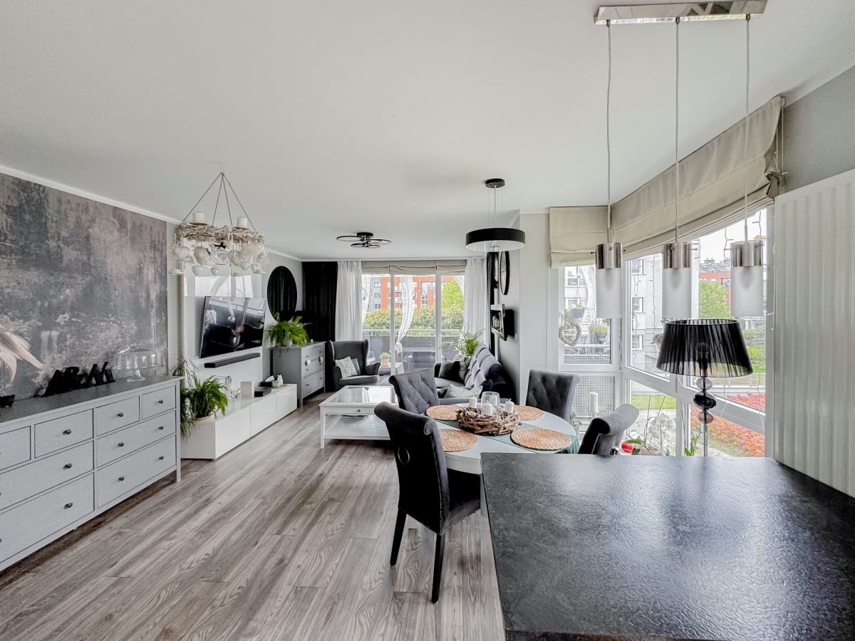 Mieszkanie 4 pokojowe na Sprzedaż