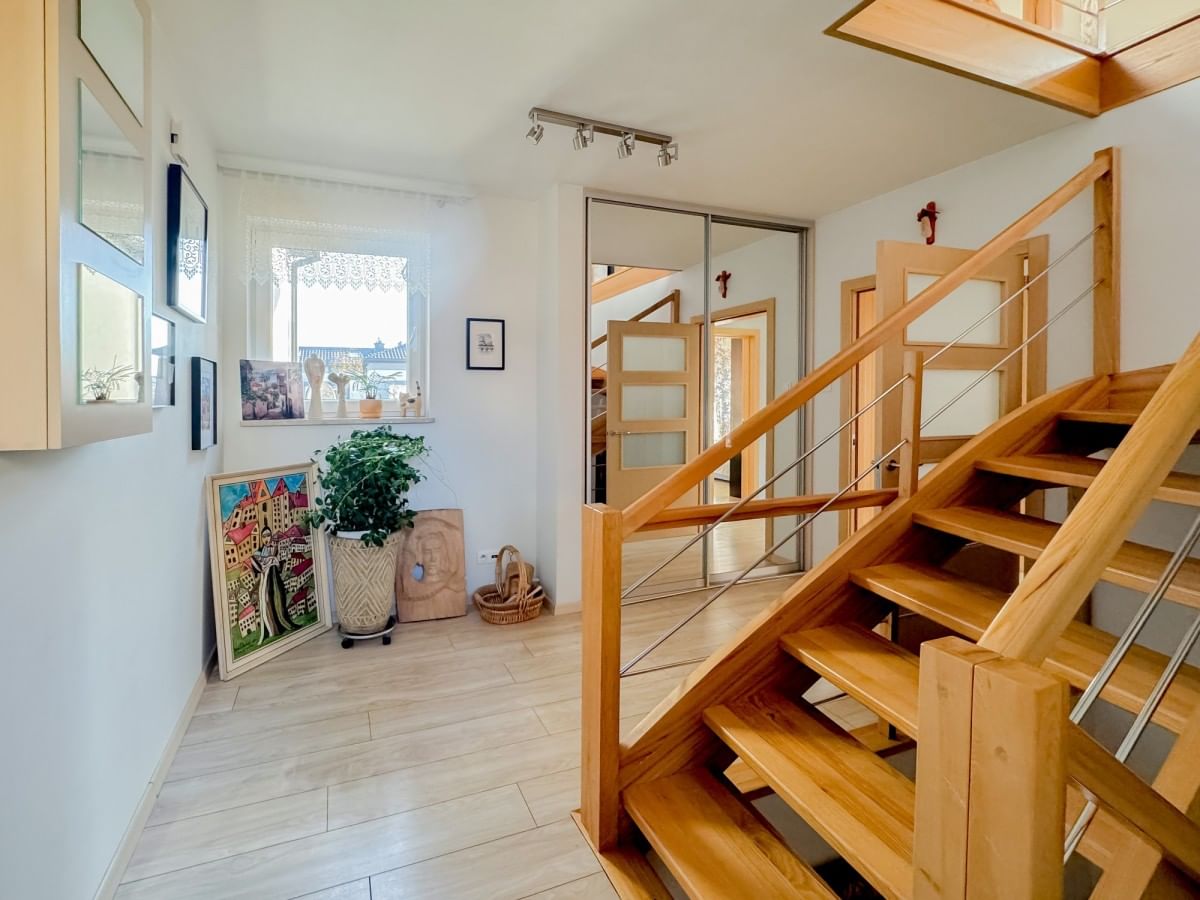 Mieszkanie 5 pokojowe na Sprzedaż