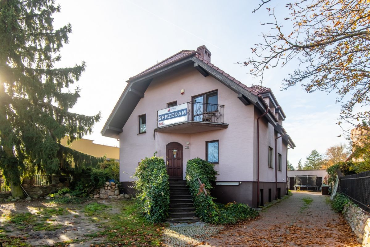 Dom 11 pokojowe na Sprzedaż