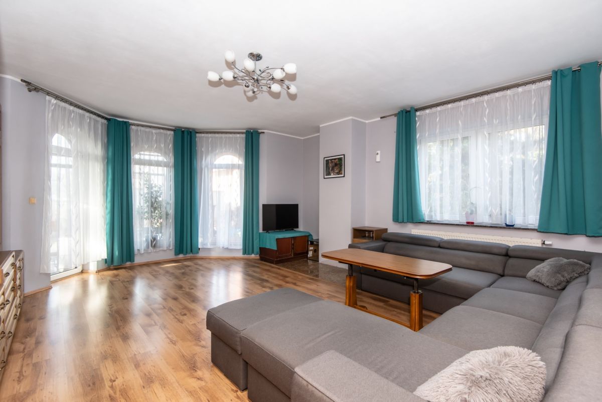 Dom 11 pokojowe na Sprzedaż