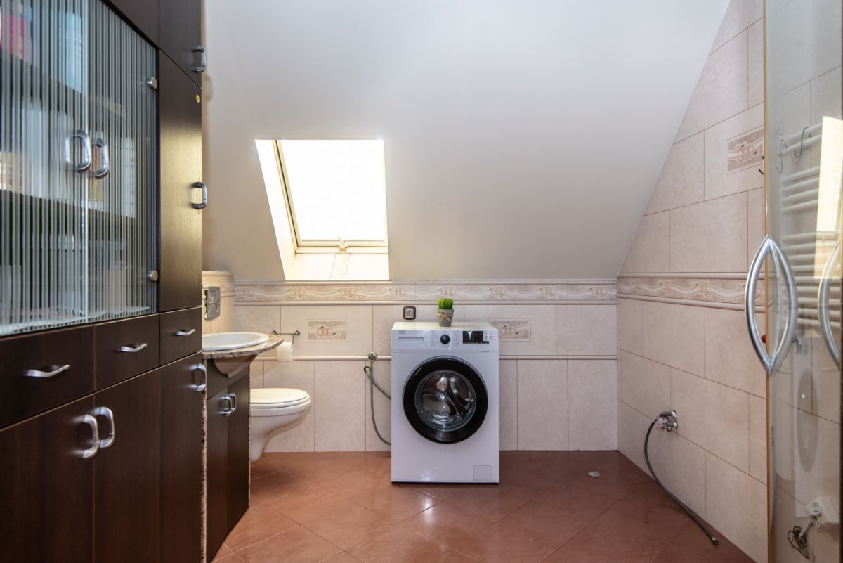 Dom 11 pokojowe na Sprzedaż