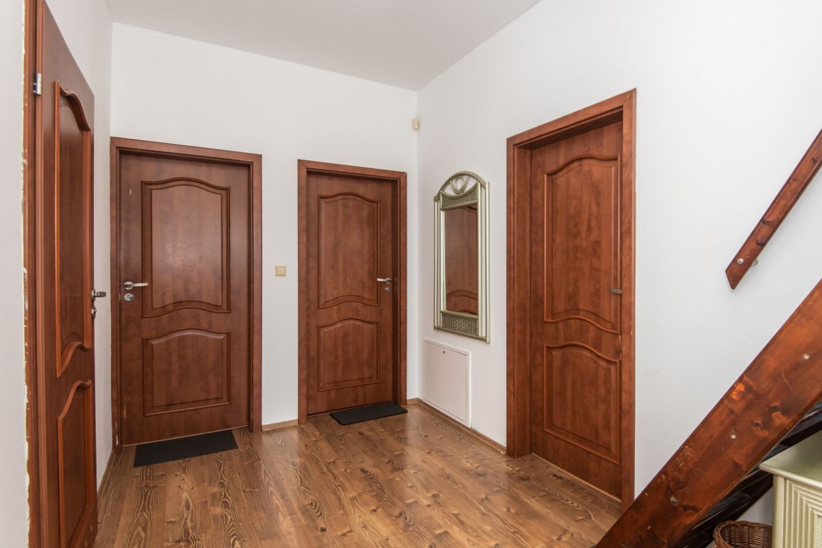 Dom 11 pokojowe na Sprzedaż