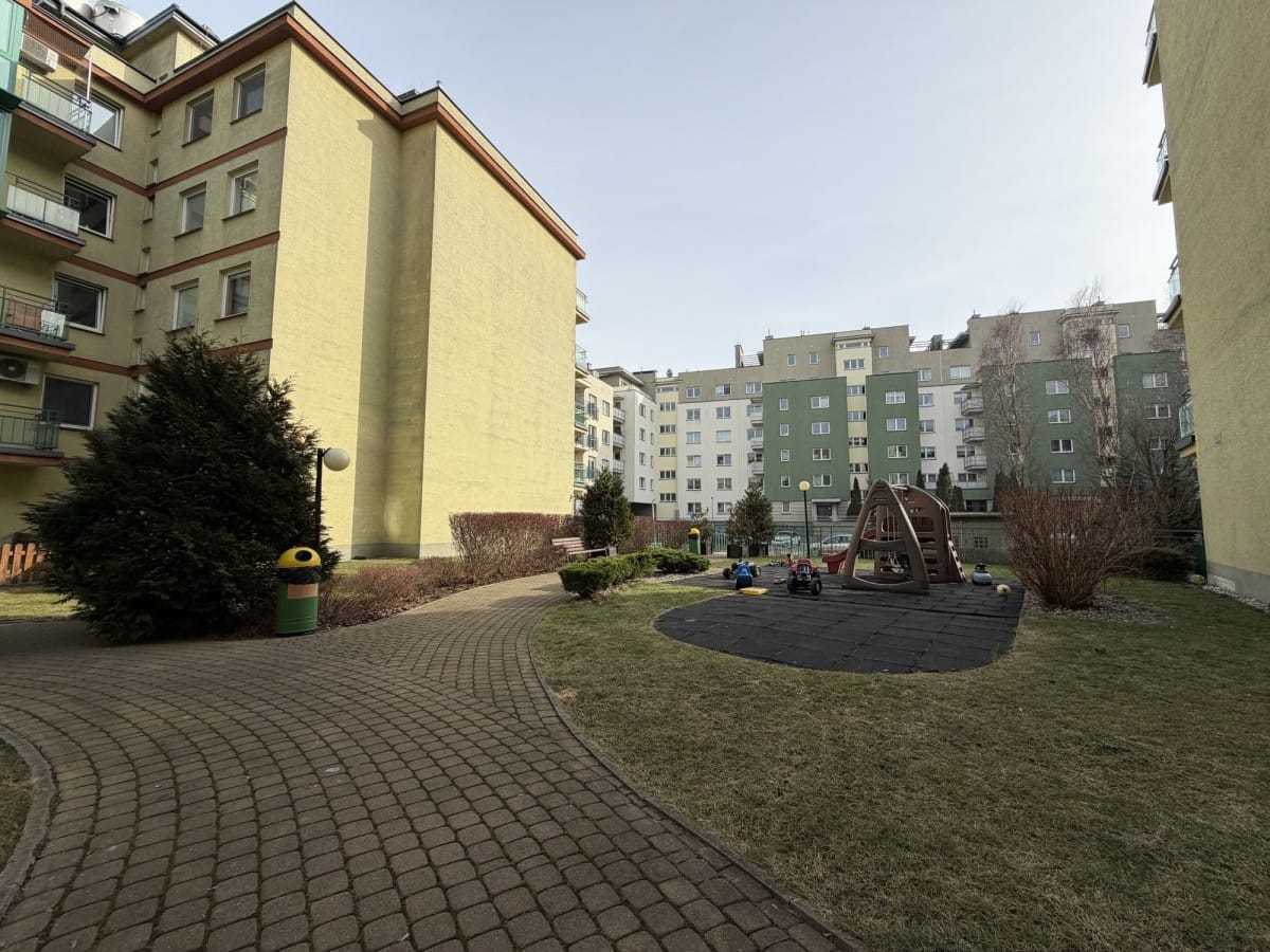 Mieszkanie 4 pokojowe na Sprzedaż