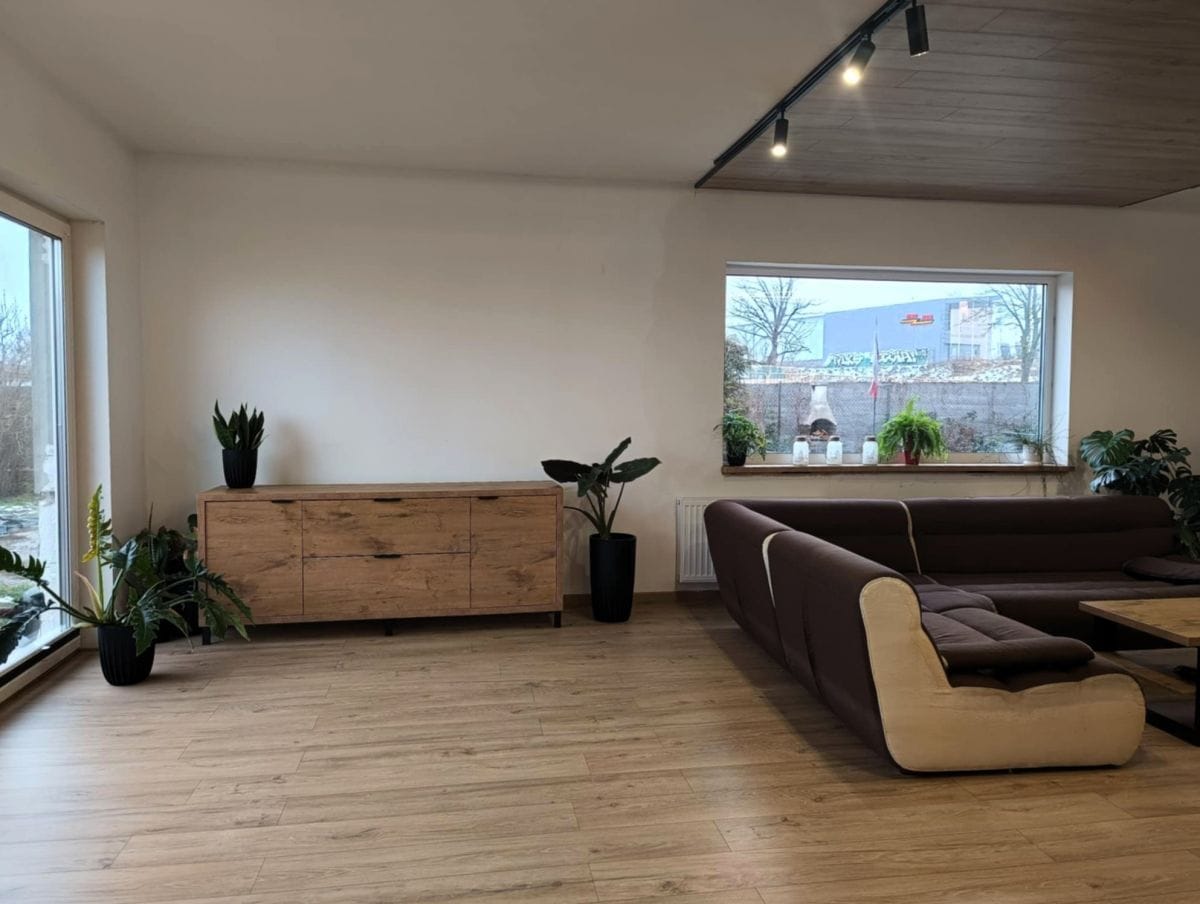 Dom 9 pokojowe na Sprzedaż