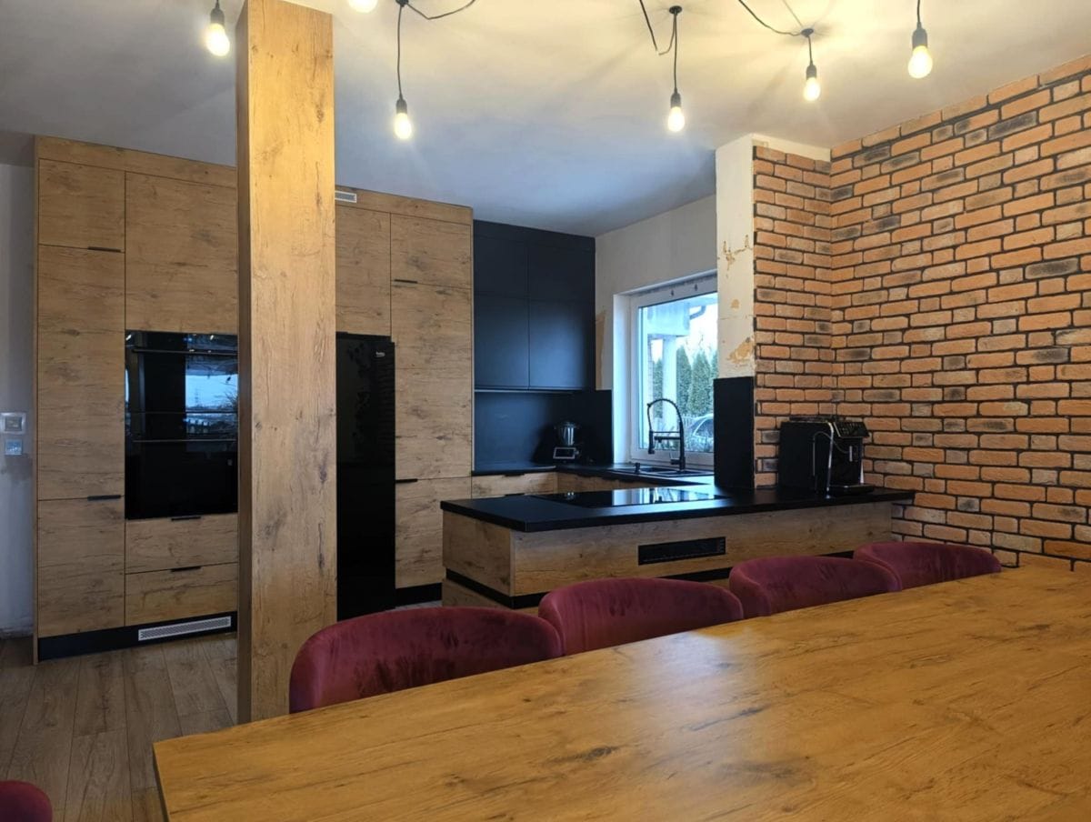 Dom 9 pokojowe na Sprzedaż