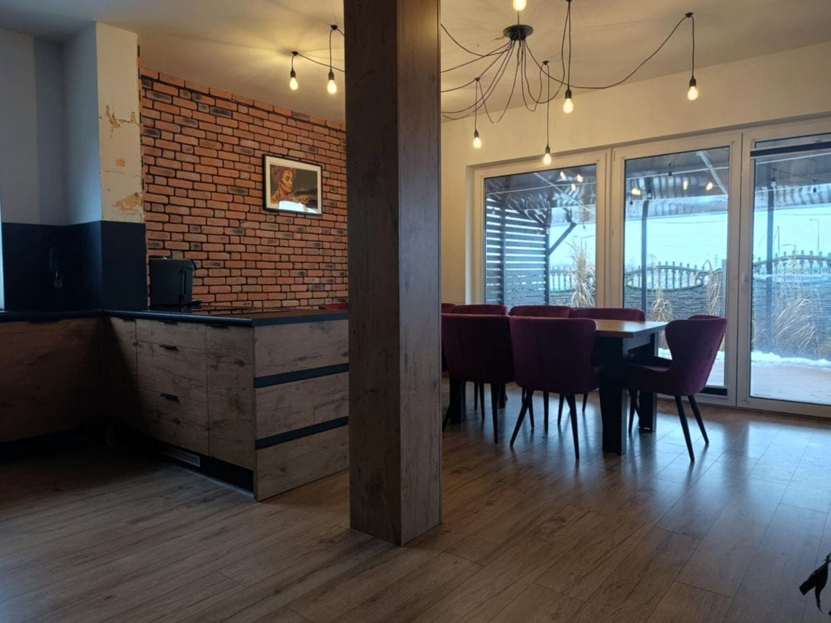 Dom 9 pokojowe na Sprzedaż