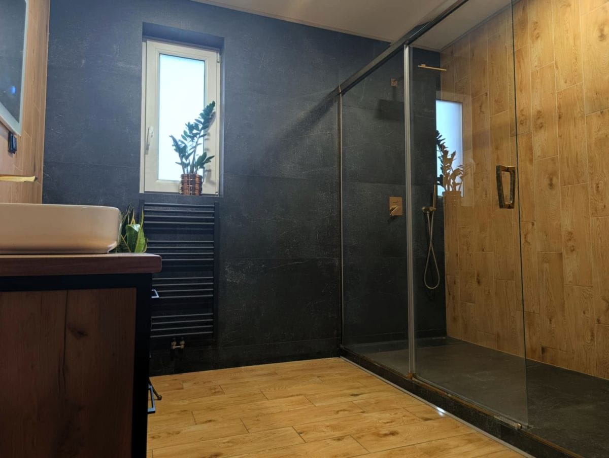 Dom 9 pokojowe na Sprzedaż