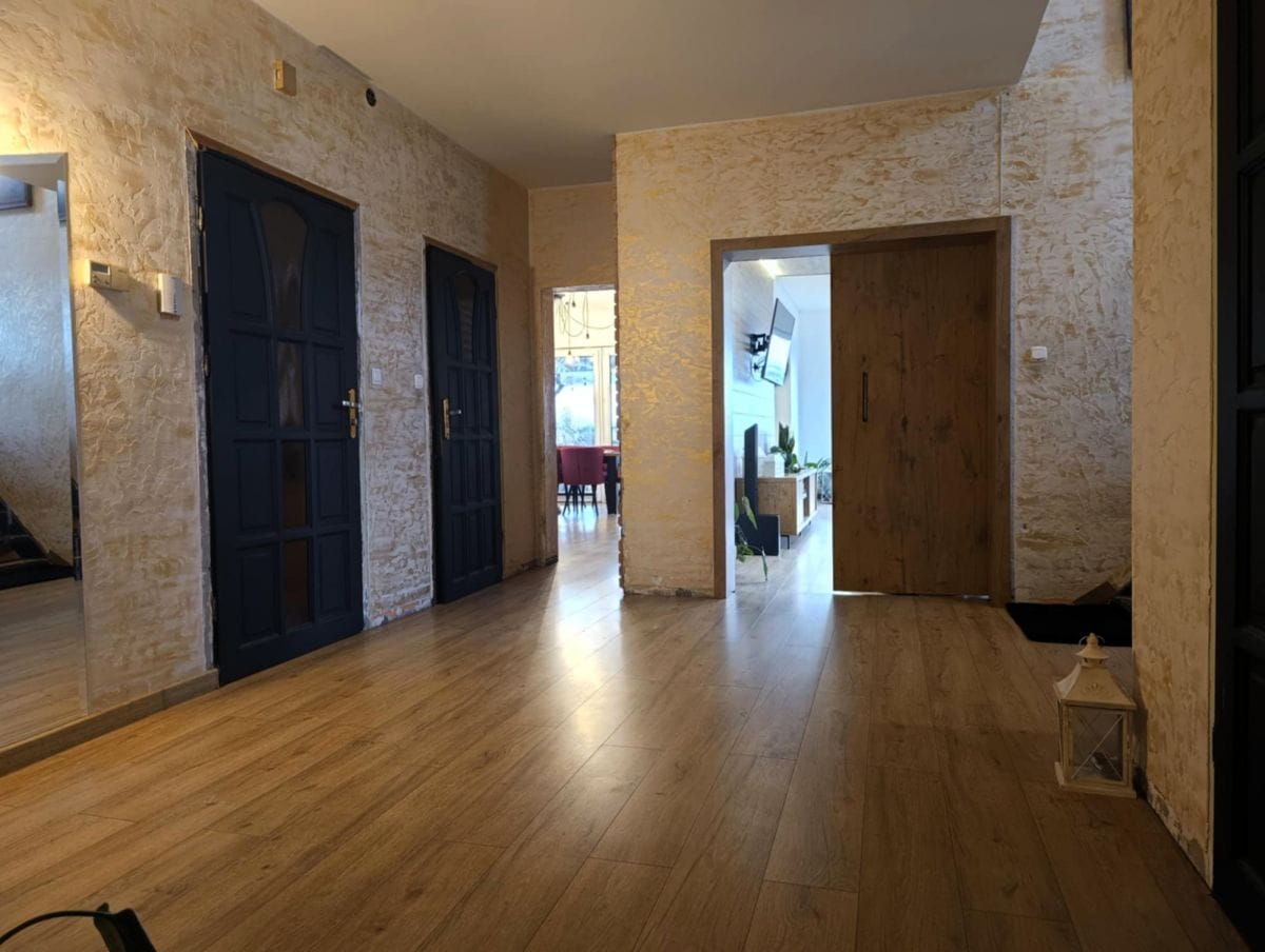 Dom 9 pokojowe na Sprzedaż