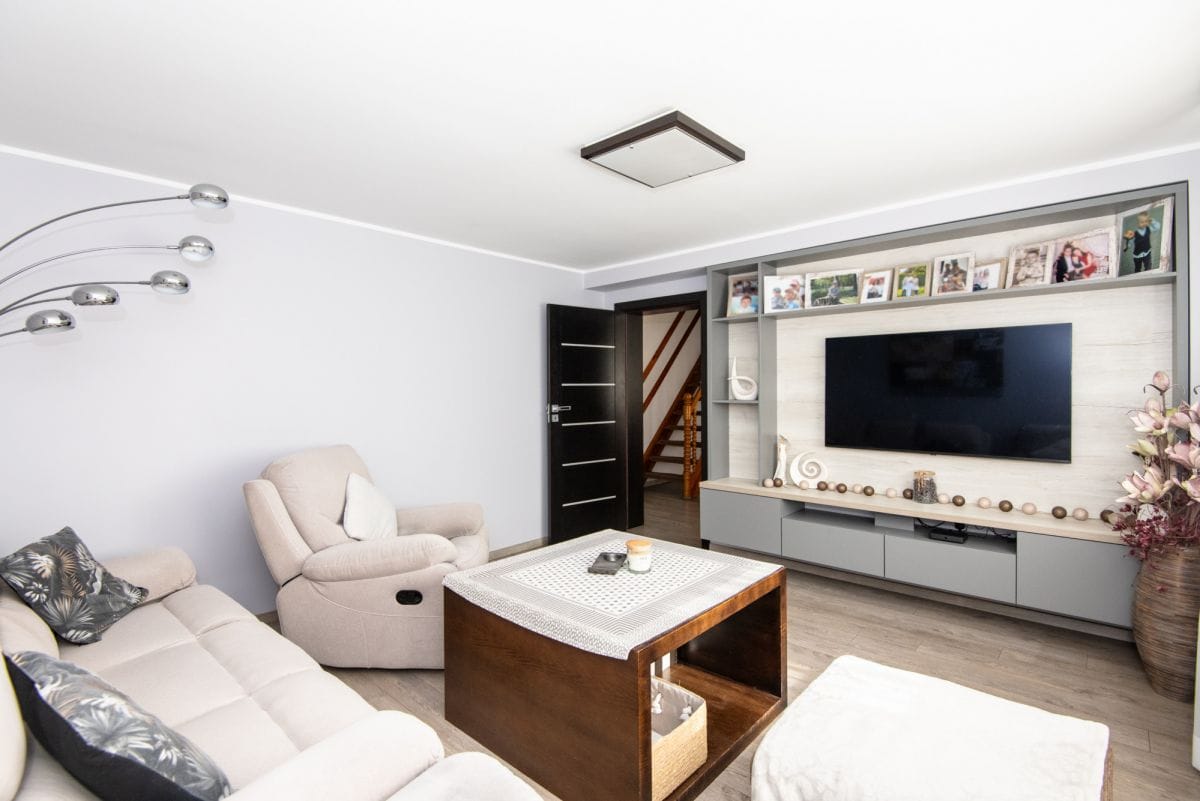 Dom 6 pokojowe na Sprzedaż