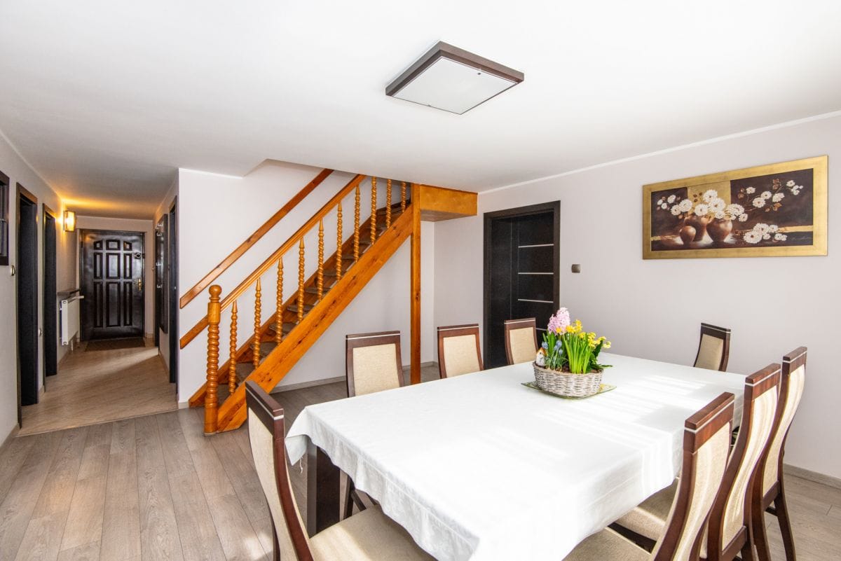 Dom 6 pokojowe na Sprzedaż