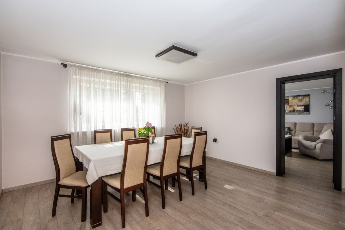 Dom 6 pokojowe na Sprzedaż