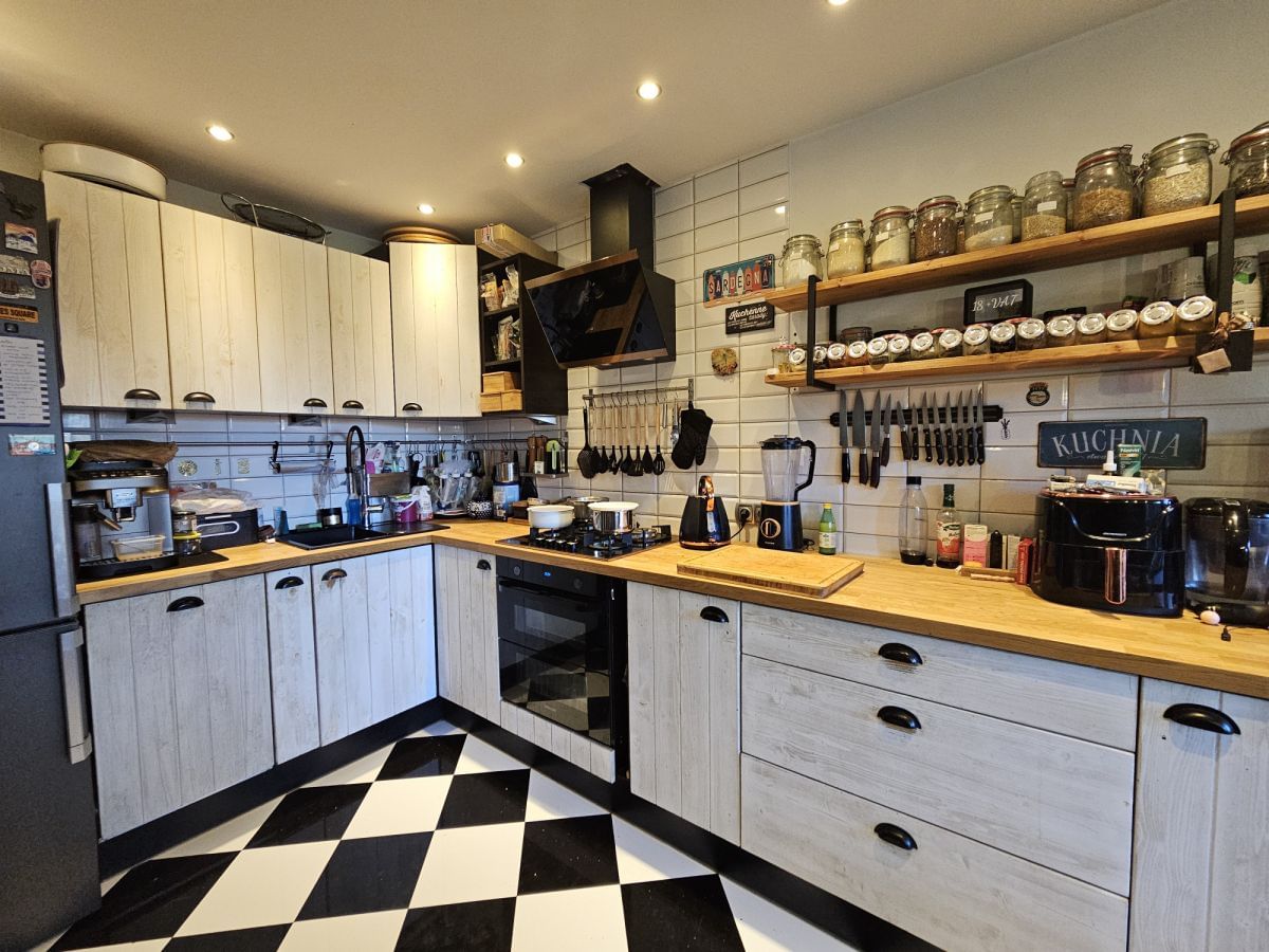 Dom 6 pokojowe na Sprzedaż