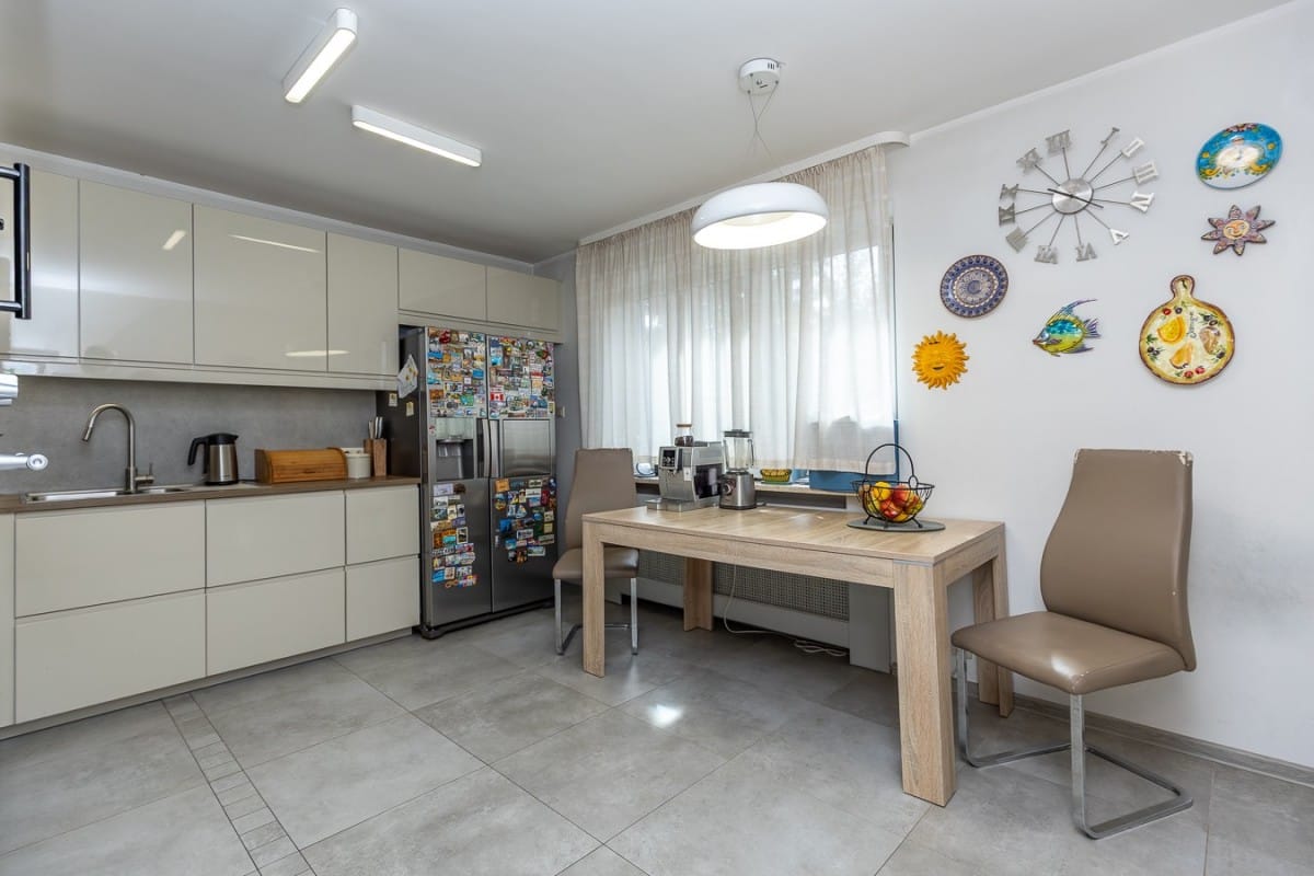 Dom 6 pokojowe na Sprzedaż