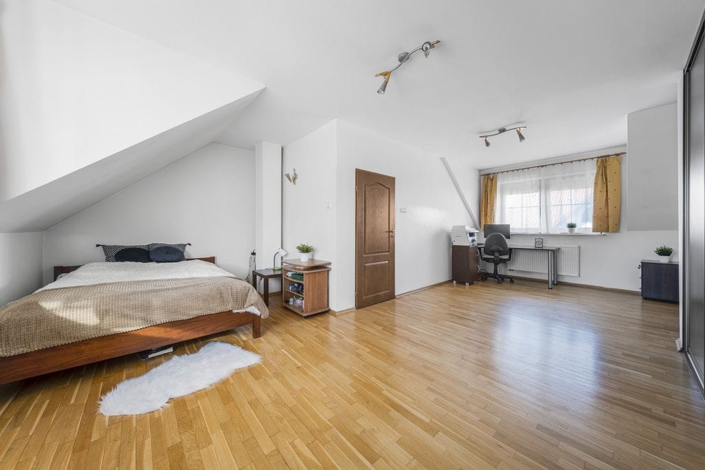 Dom 6 pokojowe na Sprzedaż