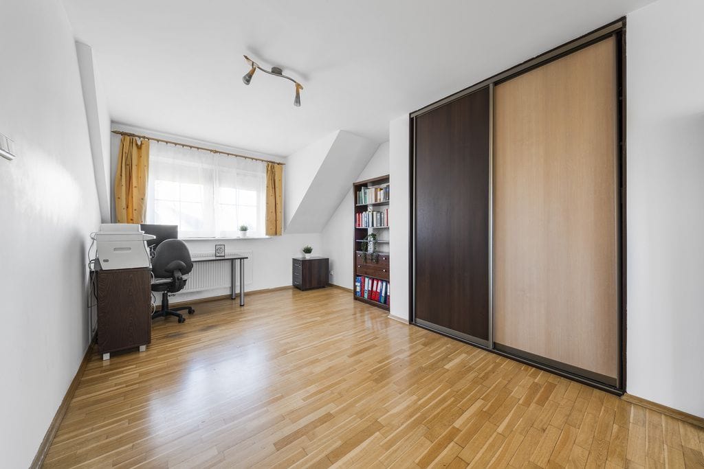 Dom 6 pokojowe na Sprzedaż