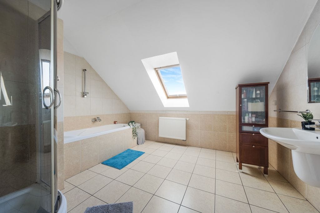 Dom 6 pokojowe na Sprzedaż