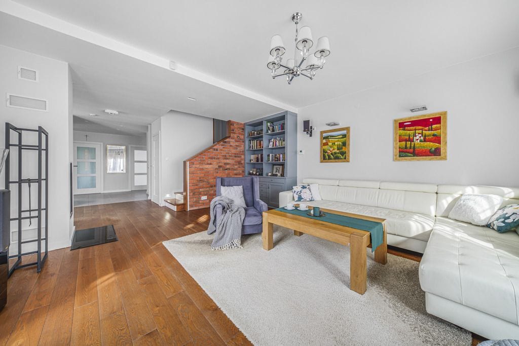 Dom 6 pokojowe na Sprzedaż